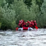 Рятувальники на річці