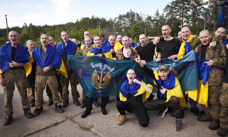 Сьогодні з російського полону повернулися п’ятеро прикарпатців