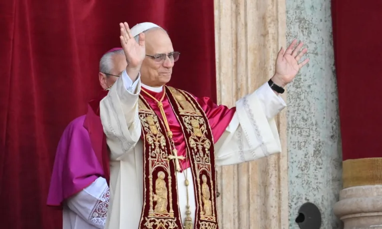 Історичне обрання: новим Папою став кардинал зі США Роберт Прево