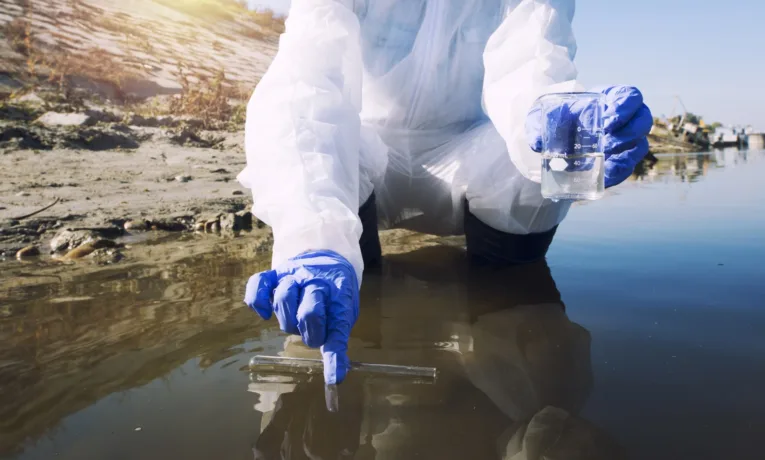 На Коломийщині посадовець допустив забруднення води