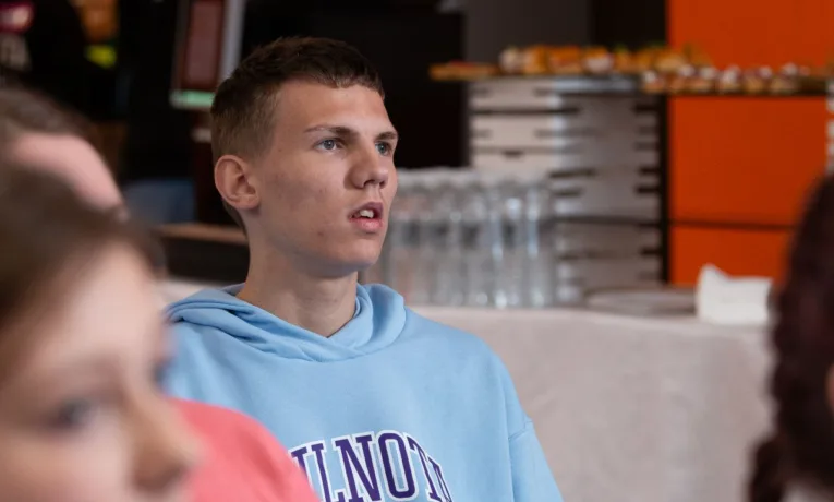 Змалку я мріяв, що колись за мною прийдуть" : зворушлива історія Андрія Буняка з Івано-Франківщини, який 16 років провів у дитячому будинку