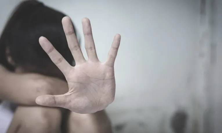 Зґвалтування.