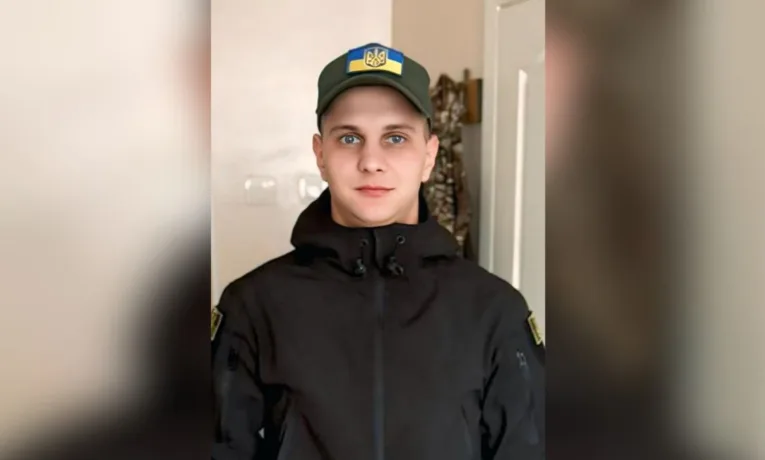 Після трьох років полону: до Надвірної повертається військовослужбовець Володимир Алєксєєв