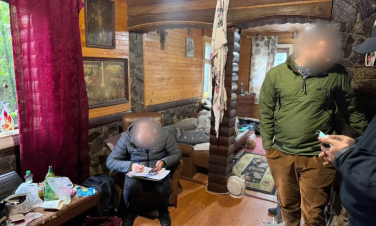 Прикарпатець намагався передати канабіс у колонію