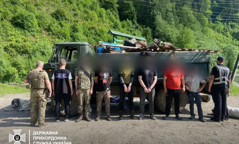 Замість худоби — ухилянти: на Закарпатті викрили креативну схему переправлення в Румунію