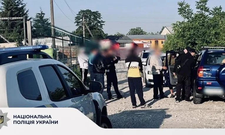 Зловмисник пограбував будинок і викрав авто