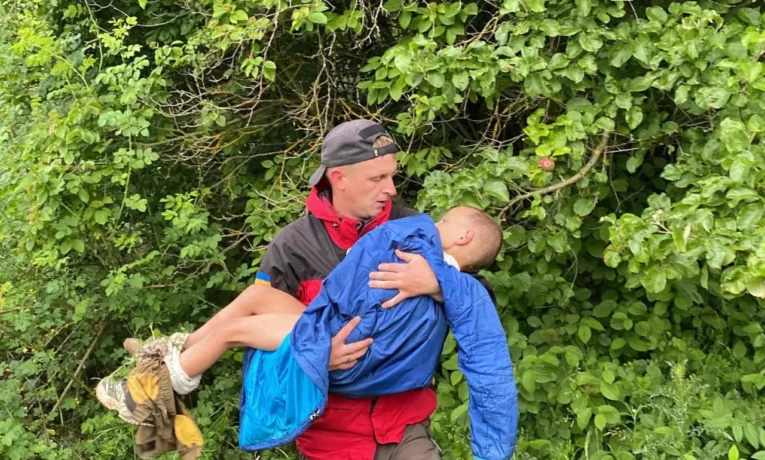 Знайдено хлопчика, який зник у лісі: історія порятунку маленького Кирила