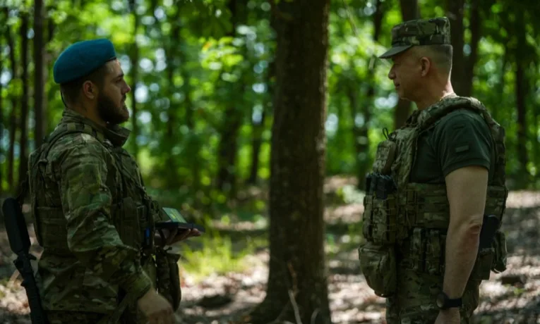Захисник із Прикарпаття отримав "Хрест Хоробрих" від Олександра Сирського