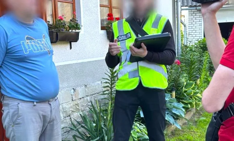 Пенсіонер з Франківська організував незаконний виїзд військовозобов’язаних за кордон