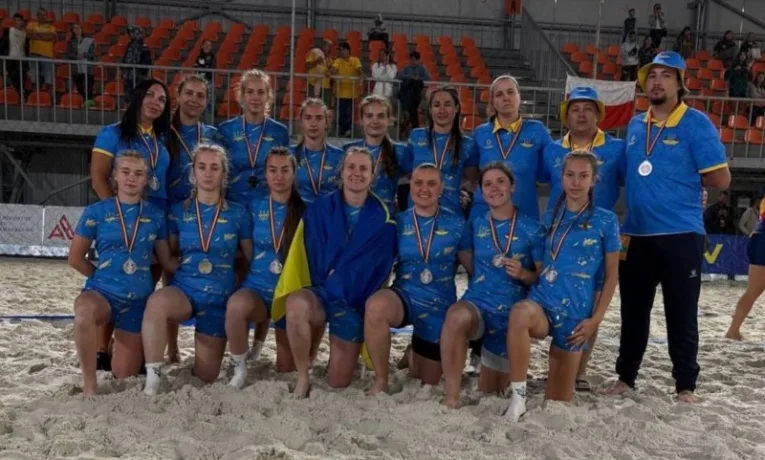 Франківка стала срібною призеркою чемпіонату Європи з пляжного регбі