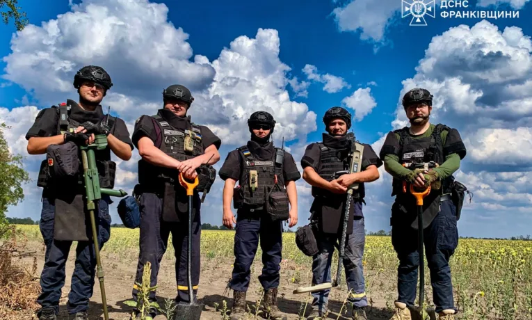 Прикарпатські сапери розміновують Херсонщину: знешкоджено вже тисячу боєприпасів
