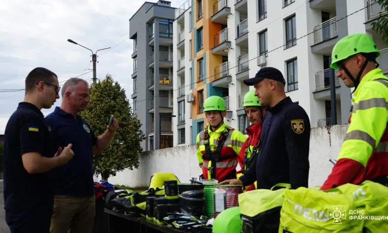 Рятувальників Прикарпаття відвідали представники канадської організації «Firefighter Aid Ukraine