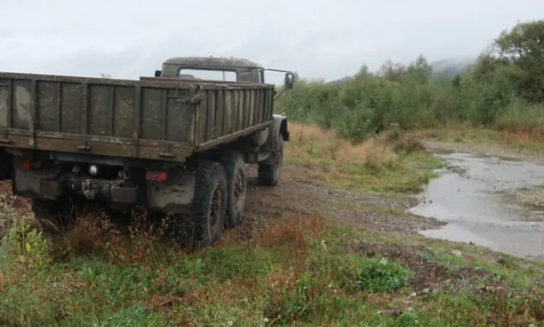 На Рожнятівщині спіймали чоловіка на незаконному видобутку гравію