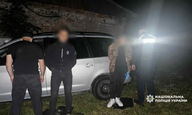 У Ворохті двоє чоловіків розбили автобус: їх оперативно затримали