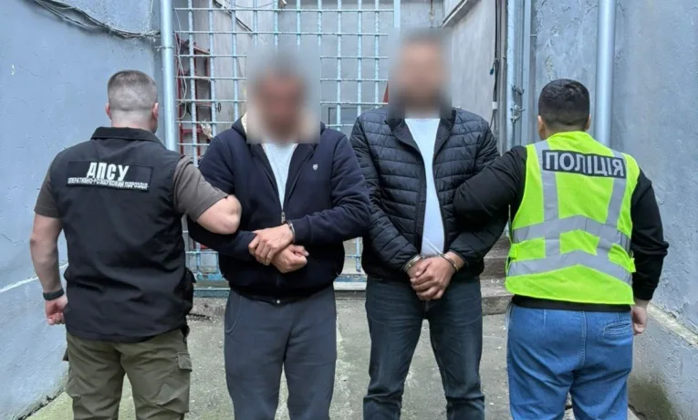 Прикарпатські водії організували нелегальний бізнес із вивезення людей через кордон