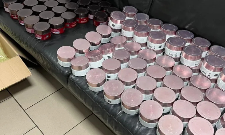 Прикарпатець намагався перевезти через кордон косметику на 100 тис. грн