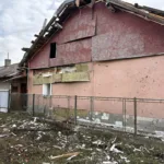 Вибиті вікна та пошкоджені фасади: Єзупільська громада ліквідовує наслідки атаки