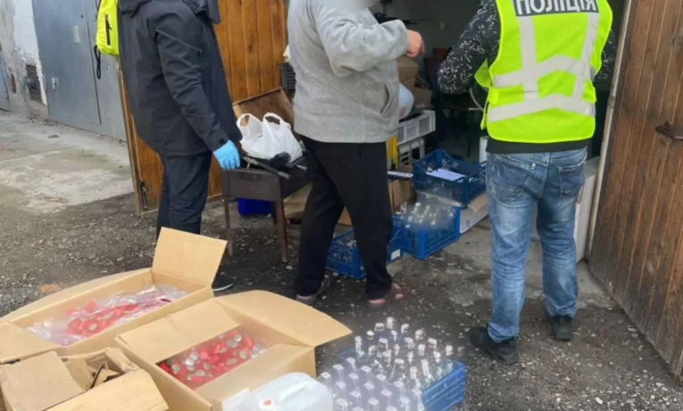 В Івано-Франківську викрили підпільний цех із виготовлення фальсифікованого алкоголю