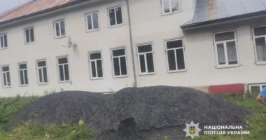 На Прикарпатті керівницю підприємства підозрюють у постачанні неякісного вугілля до навчального закладу