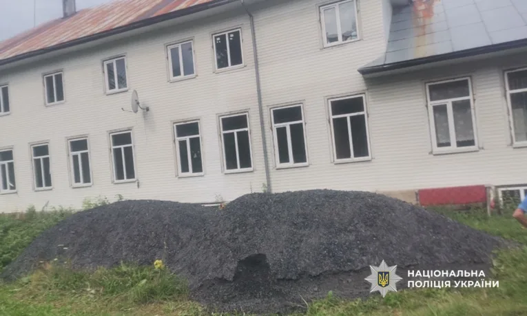 На Прикарпатті керівницю підприємства підозрюють у постачанні неякісного вугілля до навчального закладу