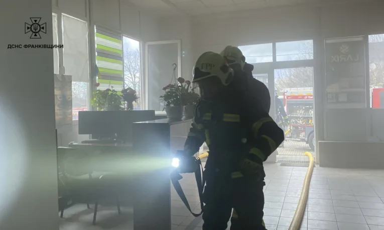 На Хмельницького вибухнула зарядна станція