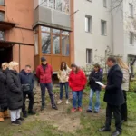 У Франківську мешканці блокують встановлення пандуса для дитини з інвалідністю