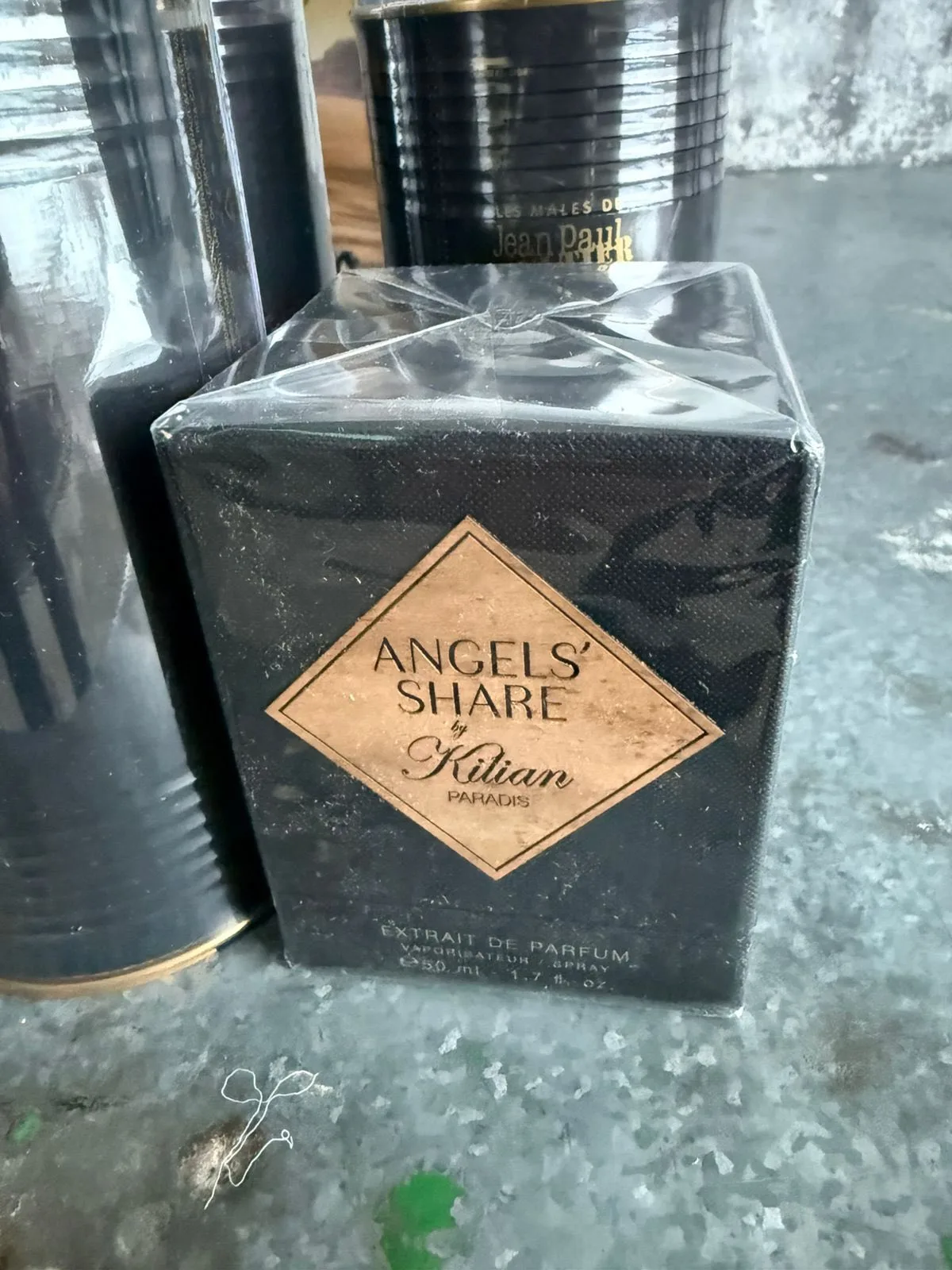 Незадекларовані флакони парфумів і 3D-принтер так і не доїхали до Івано-Франківська