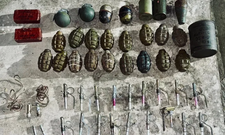 У Франківську викрили чоловіка, який зберігав арсенал вибухівки та гранат
