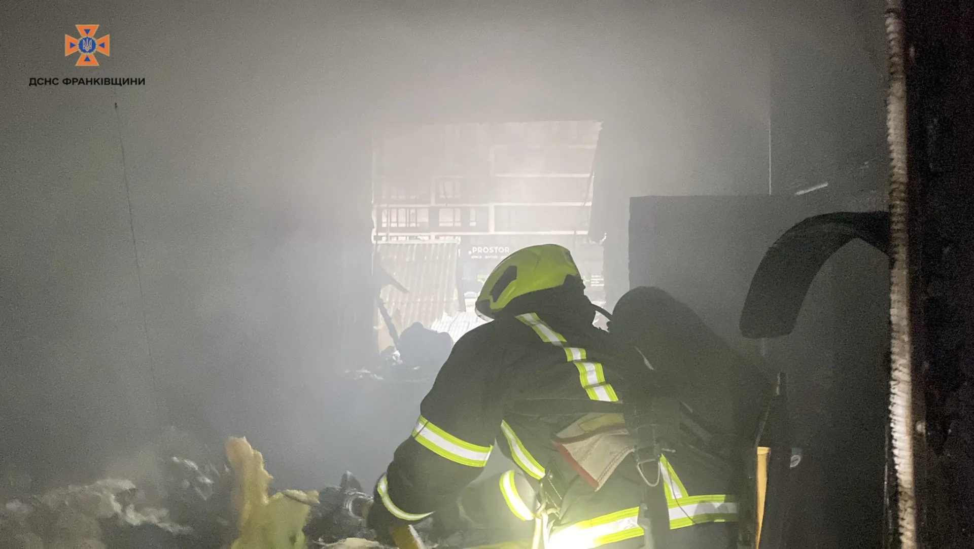 Рятувальники ліквідували пожежу в багатоповерхівці Франківська