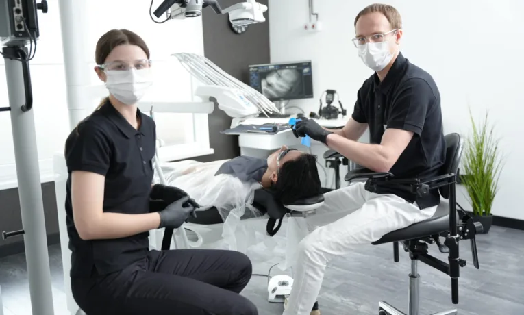 Сучасне протезування зубів