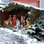 Перед Святвечором зловмисники пошкодили різдвяну композицію у центрі селища