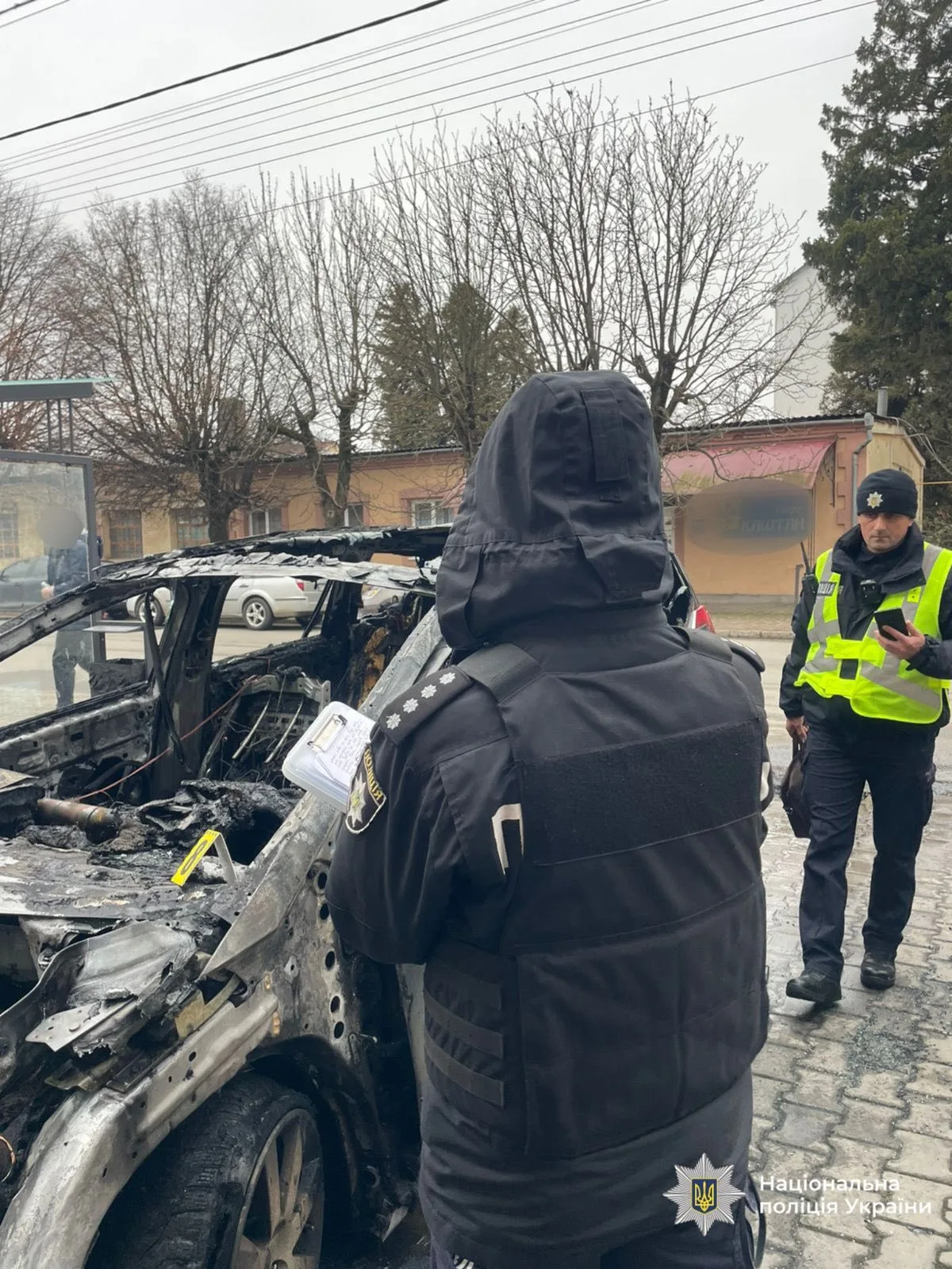 Підпал чи випадковість? На Франківщині згорів автомобіль Peugeot