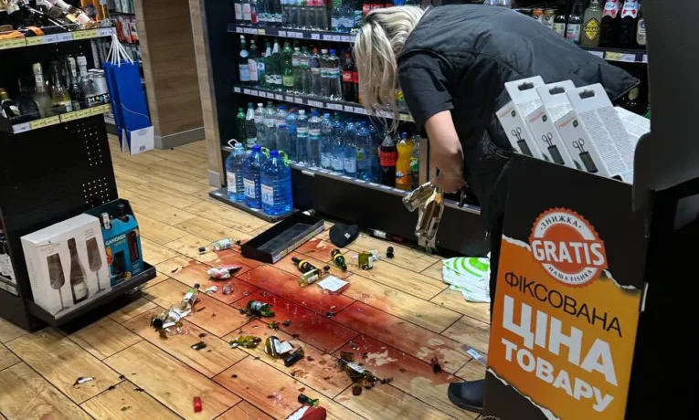 Франківський національний ансамбль «Гуцулія» зазнав жорстокого нападу на заправці