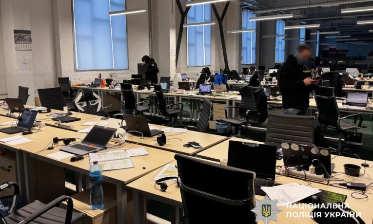 В Івано-Франківську нацполіція викрила міжнародну мережу call-центрів