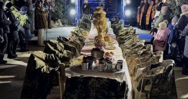 «Ми ж до Героїв - всі з колядою»: вечір пам’яті полеглих захисників пройшов у Бурштинській громаді