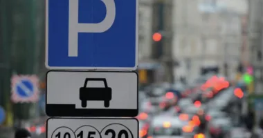 В Івано-Франківську пропонують повністю заборонити паркування на тротуарах