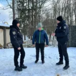 Пошуки тривали всю ніч: поліція повернула додому зниклу дівчину