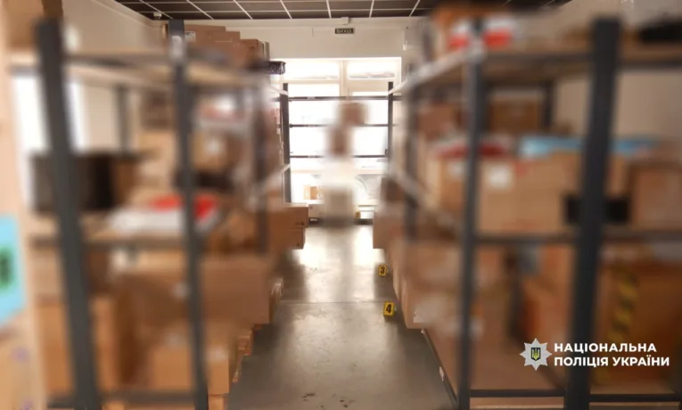 В Івано-Франківську обікрали поштове відділення: викрадено понад 10 посилок