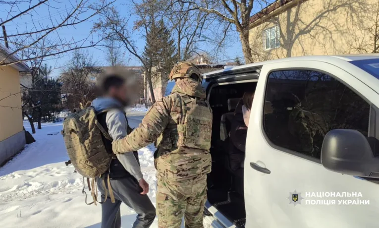 На Прикарпатті викрили злочинну групу, яка обкрадала банківські рахунки громадян