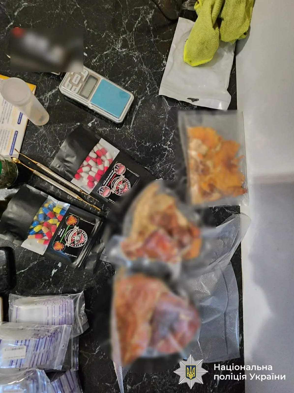 Поліція та СБУ ліквідували канал збуту наркотиків на Івано-Франківщині