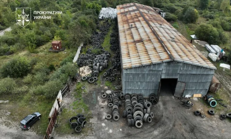 Цех із утилізації шин у Хриплині забруднив ґрунт токсичними відходами