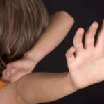 Агресивна поведінка матері: у Франківську виявили дітей без належного догляду