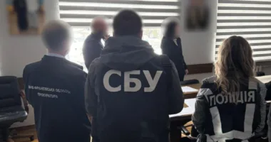 Правоохоронці викрили корупційну схему з передачею землі за участі міського голови