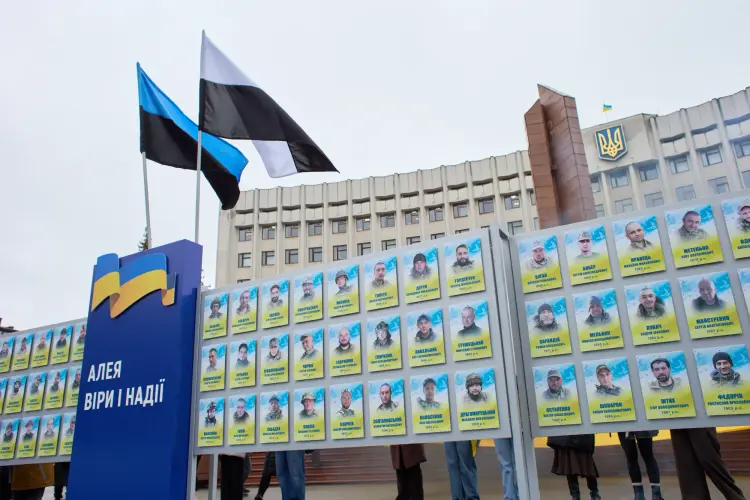 В Івано-Франківську відкрили Алею віри та надії для полонених та зниклих безвісти захисників