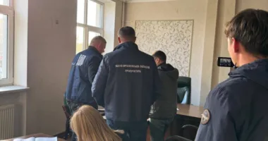 На Прикарпатті викрили схему з оформлення посвідок на проживання