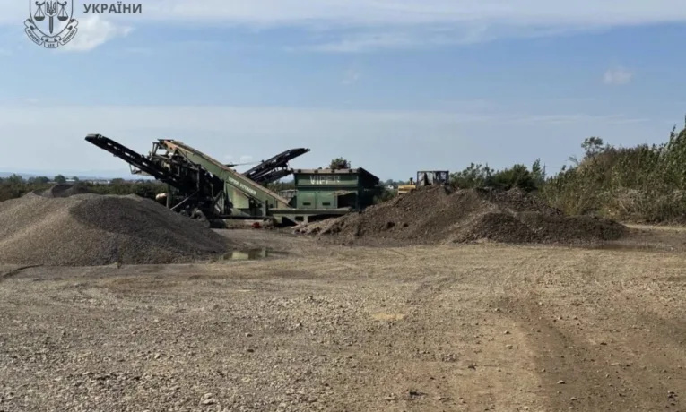 На Прикарпатті викрили масштабний незаконний кар’єр