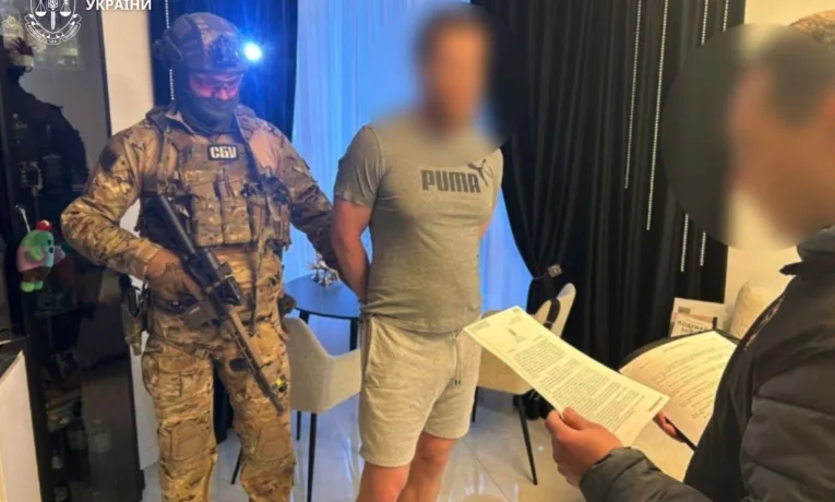 В Івано-Франківську викрили рекетира, який вимагав $150 тисяч і квартири