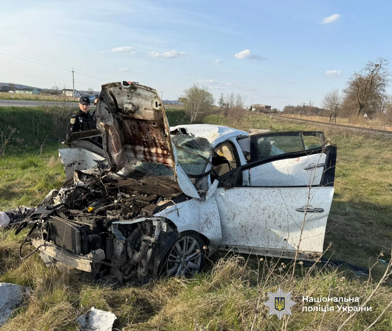 На Прикарпатті трапилася ДТП на залізничному переїзді: постраждали жінка і дитина