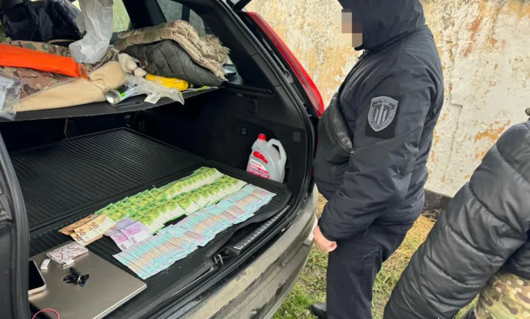 На Прикарпатті судитимуть сержантів ТЦК за незаконне переправлення чоловіків за кордон