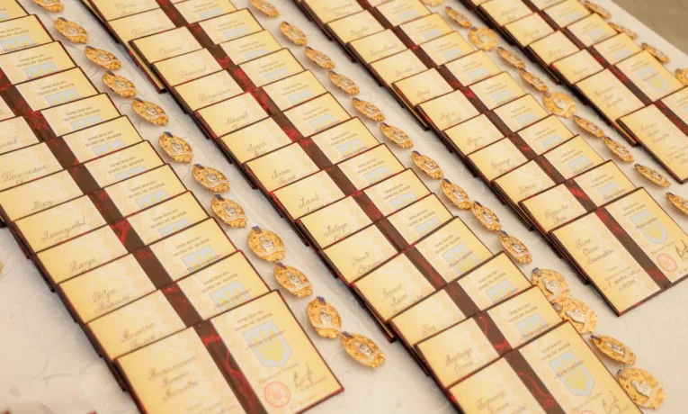 94 прикарпатки отримали почесне звання «Мати-героїня»
